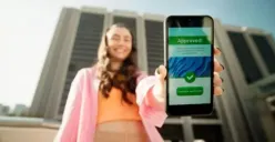Aplikasi pinjaman online resmi yang terdaftar OJK tahun 2025. OJK menekankan transparansi bunga, batas pinjaman, dan etika penagihan oleh debt collector.