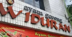 Rumah makan legendaris di Kota Solo, Jawa Tengah, Ayam Goreng Widuran. (Sumber: Instagram/@ayamgorengwiduransolo)