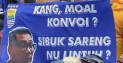 Spanduk Ridwan Kamil Curi Perhatian Saat Konvoi Persib, Ini Makna dan Reaksi Publik. (Sumber: TikTok/@nunuarsya01)