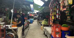 Pasar Anyar, Kecamatan Tangerang, Kota Tangerang nampak sepi pengunjung pada Senin, 26 Mei 2025. (Sumber: POSKOTA | Foto: Primayanti)