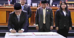 Penyerahan LHP BPK RI atas Laporan Keuangan Pemerintah Provinsi Jakarta di DPRD Jakarta, Senin, 26 Mei 2025. (Sumber: Dok. Kominfotik Jakarta)