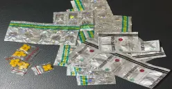 Barang bukti obat keras ilegal yang dijual mahasiswa asal Aceh modus warung kelontong di Cimanggis, Depok. (Sumber: Polsek Cimanggis)