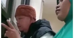 Aksi tulus Kepala Desa Cikahuripan, Kecamatan Cisolok, Kabupaten Sukabumi, Heri Suryana alias Jaro Midun saat menolong warganya, (Sumber: X/@neVerAl0nely)