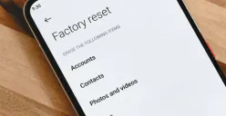 Ilustrasi reset HP agar tidak dilacak pinjol. (Sumber: Eraspace)