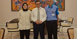 Gamal Syafrudin, sopir Mikrotrans JakLingko, saat menerima undangan dari Gubernur Jakarta Pramono Anung di Balai Kota DKI Jakarta. (Sumber: Kominfotik Transjakarta)