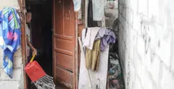 Warga di Muara Angke, Jakarta Utara, kekurangan air bersih. (Sumber: Poskota/Bilal Nugraha Ginanjar)