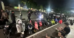 Polsek Cileungsi mengamankan 26 motor dan sejumlah anak di bawah umur yang melakukan balap liar di Jalan Bukaka-Legenda Wisata. (Sumber: Dok Polsek Cileungsi)