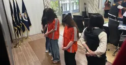 Kantor Imigrasi Kelas I A Jakarta Barat menangkap dua wanita WNA asal Uzbekistan yang bekerja sebagai PSK di Indonesia, Rabu, 12 November 2025. (Sumber: Poskota/Pandi Ramedhan)