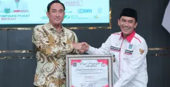 Kepala BNN RI, Suyudi Ario Seto menerima penghargaan sebagai Tokoh Peduli Desa dari APDESI Merah Putih, Selasa, 25 November 2025. (Sumber: Dok. Istimewa)