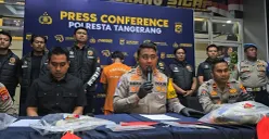 Konferensi pers terkait kasus pembunuhan mayat dalam plastik di Mapolresta Tangerang, Rabu malam, 26 November 2025. (Sumber: POSKOTA | Foto: Veronica Prasetio)