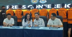 Ungkap kasus penangkapan sepuluh WNA di Kantor Imigrasi Kelas I Khusus Non TPI Tangerang, Rabu, 26 November 2025. (Sumber: Poskota/Veronica Prasetio)