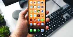 Ilustrasi ponsel iPhone second. (Sumber: Unsplash/Sebastian Bednarek)