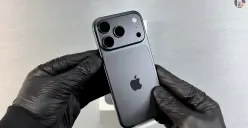 Di antara jajaran produk baru Apple, iPhone 17 Pro Max 2 TB Silver menjadi salah satu varian yang  menarik perhatian. (Sumber: X/@anirudh_2103)