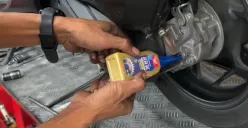 Ilustrasi ganti oli motor. (Sumber: Dok. Istimewa)