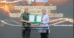 bank bjb dan Pemkab Kuningan menandatangani Akad Kredit Pinjaman Daerah Jangka Menengah. (Sumber: Dok. bank bjb)