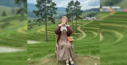 Dijamin auto photogenic tanpa effort! Khusus untuk hijabers, coba 5 prompt Gemini AI bertema alam ini. (Sumber: Gemini AI)