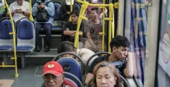 Demo hari ini, Rabu, 28 Oktober 2026 berdampak pada operasional Transjakarta.(Sumber: Poskota/Bilal Nugraha Ginanjar)