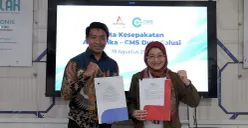 CEO PT CMS Duta Solusi, Agung Dermawan (kiri) dan Direktur Utama AdMedika, Dian Prambini (kanan) saat penandatanganan nota kesepakatan kolaborasi, Selasa 19 Agustus 2025. (Sumber: Dok Telkom)