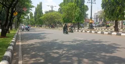 Lagu Ibu Pertiwi diputar di Jalan Tegar Beriman, Cibinong, Kabupaten Bogor, Selasa, 2 September 2025. (Sumber: Poskota/Giffar Rivana)