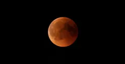 Makna gerhana bulan total saat Ramadhan. (Sumber: Pexels/Alex Fu)