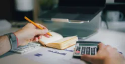 7 Tips Atur Keuangan Rumah Tangga Agar Tidak Terbuang Sia-Sia (Sumber: Unsplash/Jakub Żerdzicki)
