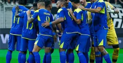 Apakah Persib sedang mengulangi pola juara musim lalu? Setelah mesin tempurnya mulai panas, tim ini siap geser Borneo FC dari puncak klasemen. Ini analisis faktor pendorong kebangkitannya. (Sumber: Instagram/@aremafcofficial)