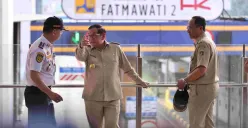 Gubernur Jakarta, Pramono Anung memantau uji coba tarif gratis gerbang Tol Fatmawati 2. (Sumber: jakarta.go.id)