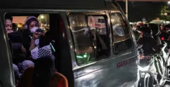 Arus lalu lintas dari arah Semanggi menuju Slipi dan arah sebaliknya mengalami kemacetan panjang akibat adanya Gerbang Tol Semanggi 1 ditutup untuk perbaikan. (Sumber: Poskota/Bilal Nugraha Ginanjar)