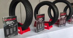 Ban motor Swallow Power Storm XP dirilis di IMOS 2025 dengan harga mulai Rp200 ribuan. (Sumber: Poskota/Erwan Hartawan)