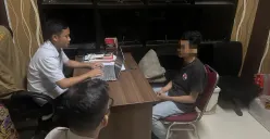 Polisi memintai keterangan salah satu dari dua pelaku cabul dengan korban gadis di bawah umur. Pelaku bisa leluasa mencabuli setelah mencekoki korban dengan pil Tramadol dan Hexymer. (Sumber: Polres Serang)