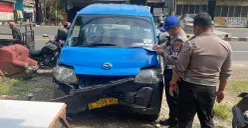 Petugas Laka Lantas Polres Metro Depok melakukan olah TKP di Jalan Raya Parung-Bojongsari, Kota Depok. (Sumber: Dok Gakkum Polres Metro Depok)