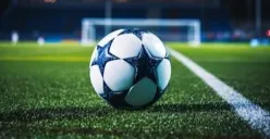 Euforia mendukung tim favorit saat pertandingan sepak bola bukan hanya menghadirkan hiburan, tetapi juga memiliki manfaat bagi kesehatan mental, hubungan sosial, dan gaya hidup aktif menurut sejumlah penelitian. (Sumber: Pinterest)