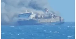 Kapal Motor (KM) Mutiara Sentosa 2 yang melayani rute Surabaya-Makassar dilaporkan terbakar saat tengah berlayar pada Minggu, 2 Agustus 2026. (Sumber: X/@indepenSumatera)