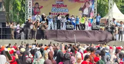 Kemeriahan senam zumba dihadiri ratusan warga di lapangan DOS Kota Depok, Minggu, 2 Agustus 2026. (Sumber: Poskota/Angga Pahlevi)