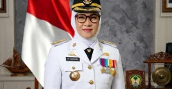 Bupati Gowa, Sitti Husniah Talenrang yang disorot usai menjalani pemeriksaan di Mapolda Sulawesi Selatan terkait penyidikan dugaan tindak pidana korupsi pengadaan seragam sekolah gratis. (Sumber: Dok.Wikipedia)