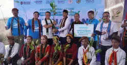TelkomGroup berkolaborasi dengan pemerintah daerah, mitra, dan masyarakat dalam aksi penanaman 10.000 bibit mangrove di Manggarai Barat, NTT. (Sumber: Dok. Telkom)