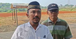 Ketua RT 02 RW 017 Pancoran Mas, Waluyo memberikan keterangan kasus mutilasi di Jalan Kav, Pancoran Mas, Kota Depok, Rabu, 5 Agustus 2026. (Sumber: Poskota/Angga Pahlevi)