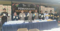 Aparat menggagalkan peredaran sekitar 46 juta butir obat keras ilegal yang ditemukan di sebuah mobil boks dan gudang di Jakarta Timur. (Sumber: Dok. Istimewa)