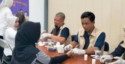 Jajaran Dinkes Pandeglang saat melakukan cek kesehatan gratis. (Sumber: Istimewa)