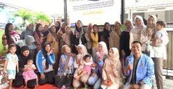 Tim dosen dan mahasiswa Politeknik Negeri Sriwijaya mensosialisasikan penggunaan teknologi vakum frozen food Jajanan Bie Palembang. (Sumber: Dok. Istimewa)