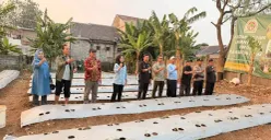 Koordinator BPP Ratujaya, Dip Pramudya memberikan penyuluhan Gerakan Tanam Cabai di Kampung Rawageni, Kelurahan Ratujaya, Kota Depok, untuk memperkuat ketahanan pangan warga. (Sumber: Dok. Istimewa)