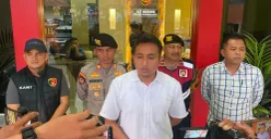 Kasatreskrim Polres Purwakarta, AKP I Made Purwantara memberikan keterangan atas penangkapan pembunuh marbot masjid, Jumat, 7 Agustus 2026. (Sumber: Poskota/Dadan Sukmana)