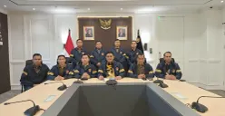 Dittipideksus Bareskrim Polri melimpahkan tersangka AS, mantan Direktur PT DSI, beserta barang bukti ke Kejari Depok setelah berkas perkaranya dinyatakan lengkap (P21) oleh JPU, Rabu, 5 Agustus 2026. (Sumber: Dok. Istimewa)