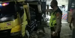 Lokasi truk menabrak warung di Jalan Lereng Indah, Cinere, Kota Depok, Sabtu, 8 Agustus 2026, pagi WIB. (Sumber: Dok. Istimewa)