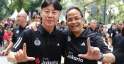 Pelatih Persija Jakarta, Shin Tae-yong (kiri) dan Direktur Utama Bank Jakarta, Agus H. Widodo (kanan). (Sumber: Istimewa)