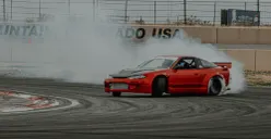 Ilustrasi - Penyebab kecelakaan maut Drag Race Kotamobagu diawali oleh mobil salah satu peserta yang bermasalah hingga akhirnya menabrak kerumunan penonton. (Sumber: Pexels/Jacob Moore)