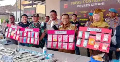 Polres Cimahi melaksanakan gelar perkara kasus peredaran narkotika di Mako Polres Cimahi, Jalan Amir Machmud, Senin 10 Agustus 2026. (Sumber: Poskota/Gatot Poedji Utomo)