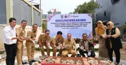 Peletakan batu pertama pembangunan biodigester komunal berbasis sampah organik oleh Bank Jakarta. (Sumber: Istimewa)