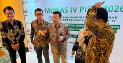 Ketua Umum PISPI Achmad Tjachja Nugraha (tengah), memberikan dalam kegiatan munas IV beberapa waktu lalu. (Sumber: Pos Kota/Gatot Poedji Utomo)
