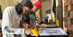 Komunitas punk mengikuti Workshop “School of Waste Influencers” di Pondok Tasawuf Underground, Ciputat, Kota Tangsel, Banten, Sabtu, 15 Agustus 2026. (Sumber: Poskota/Ali Mansur)